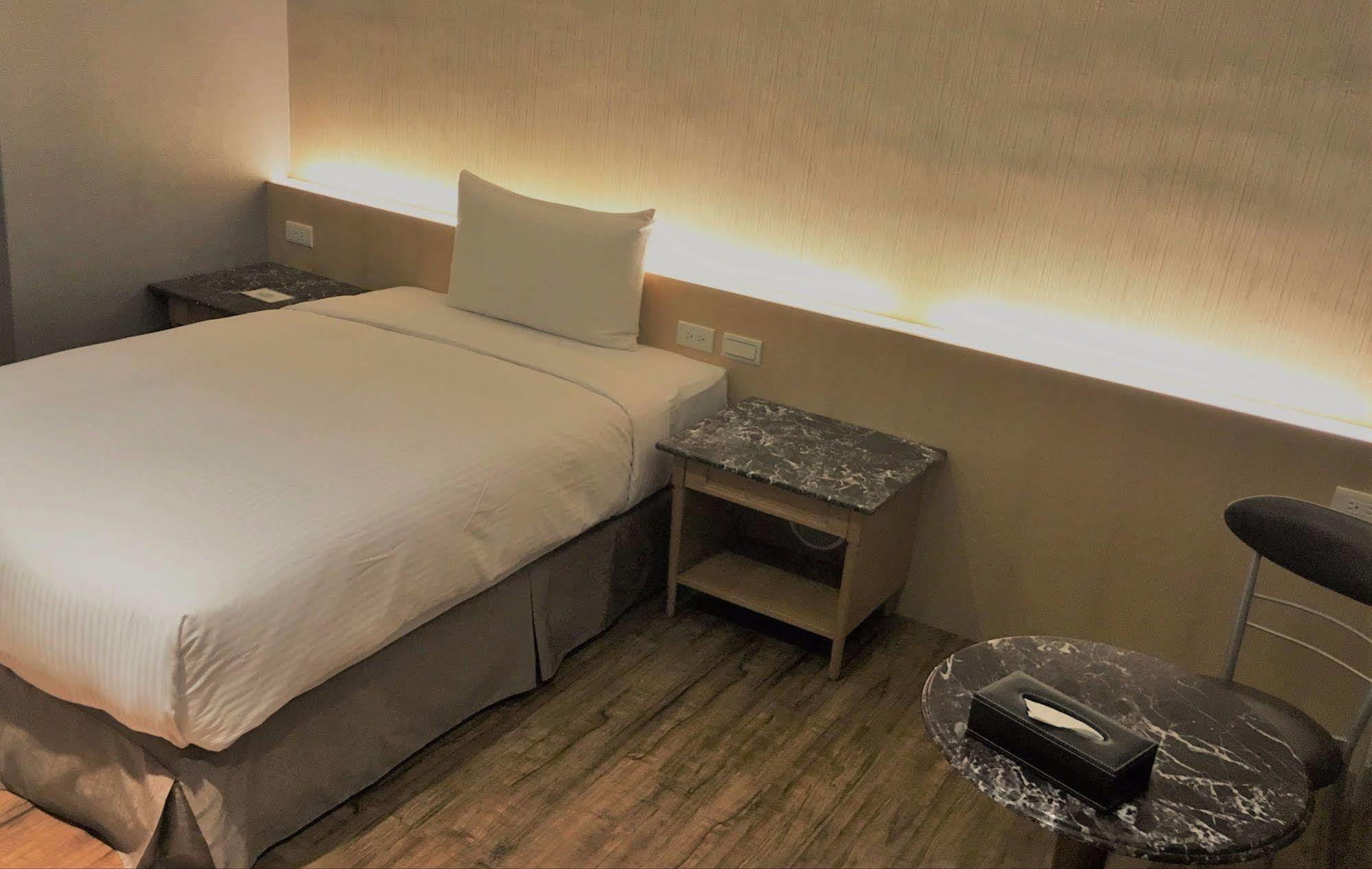 Simple Life Kaohsiung Hotel Exterior foto